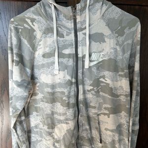 Women’s Nike zip up hoodie